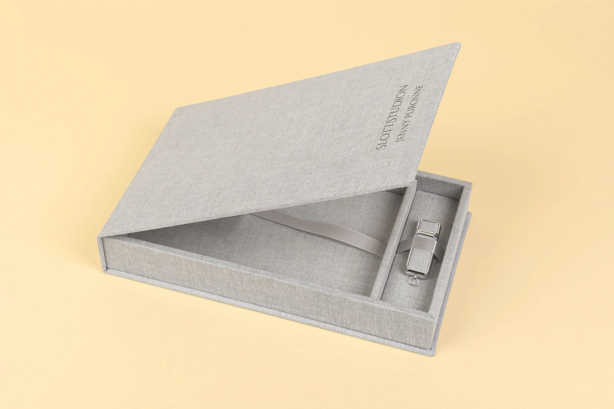 Bilder-Box mit USB-Stick für die Hochzeitsbilder